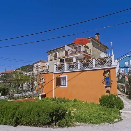 Apartment Near Martinscica Catamaran Terminal In Mihojascica Miholascica