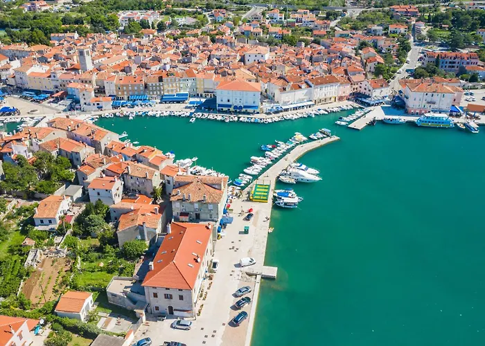 Appartamento Apartment near Martinscica Catamaran Terminal in Mihojašćica Miholascica